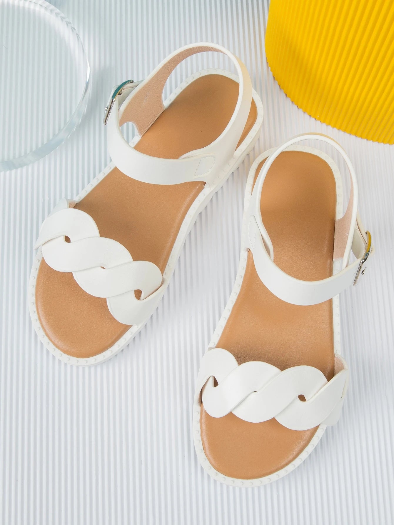 SHEIN - Anti-slip Twist Detail Buckle Décor Flat Sandals