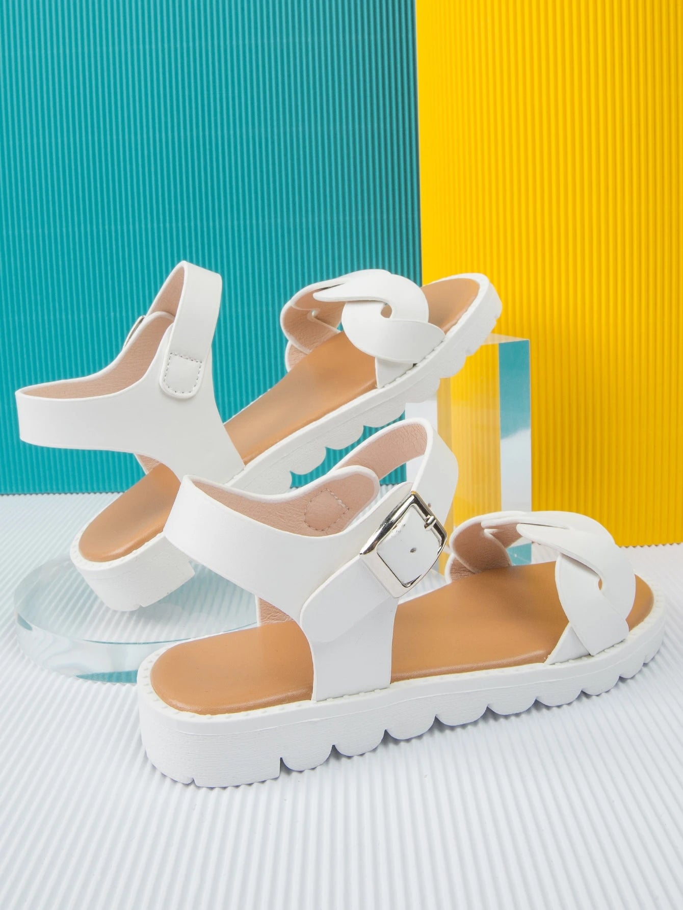SHEIN - Anti-slip Twist Detail Buckle Décor Flat Sandals