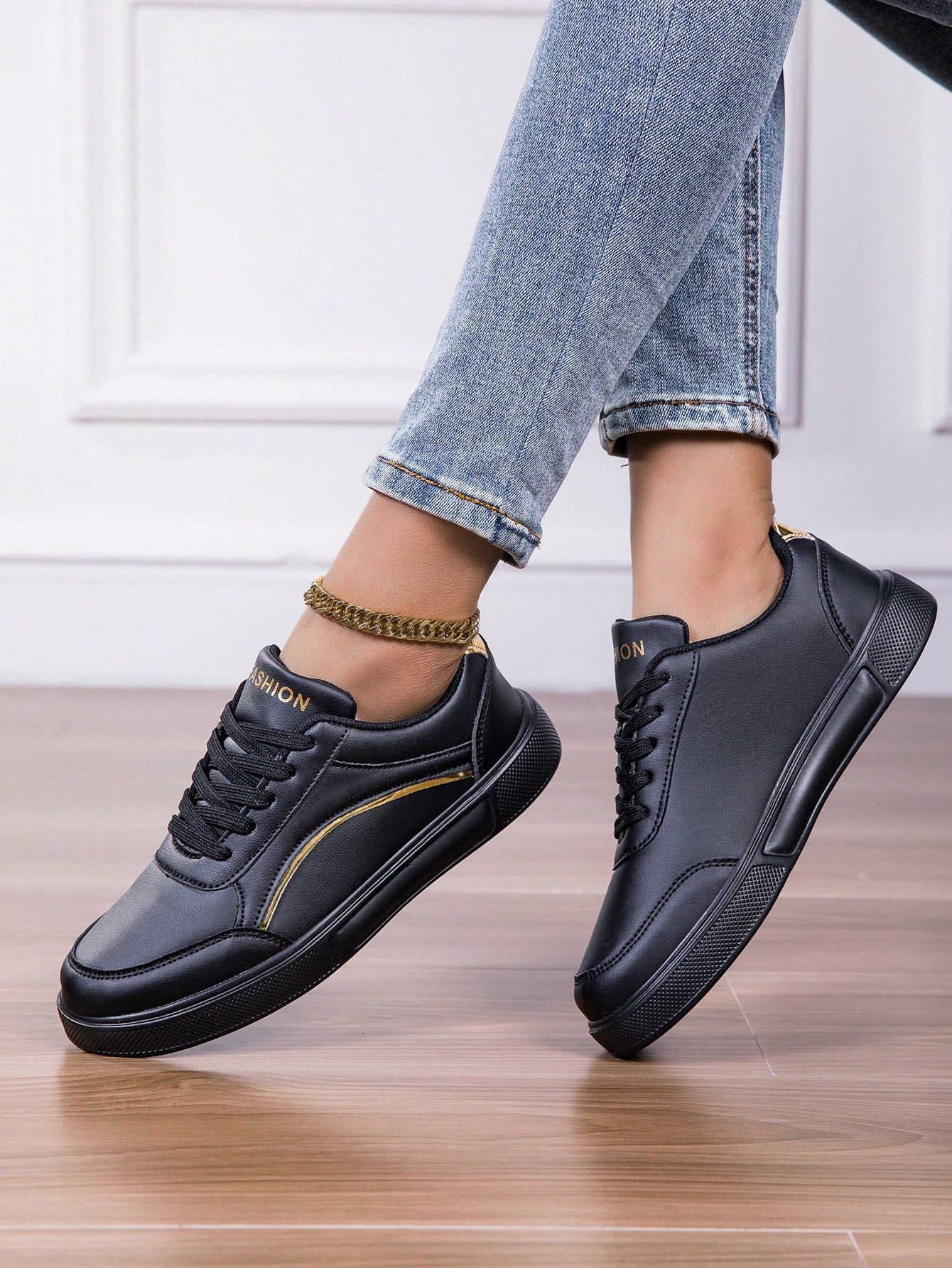 SHEIN - Casual Sneakers with Black and Gold Decorative Detail in Lace Pattern