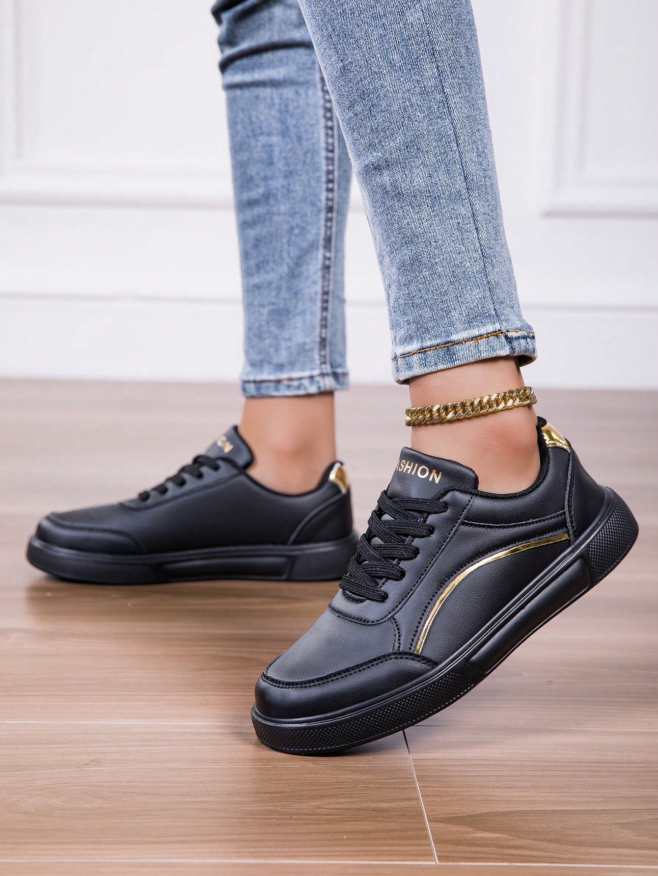 SHEIN - Casual Sneakers with Black and Gold Decorative Detail in Lace Pattern