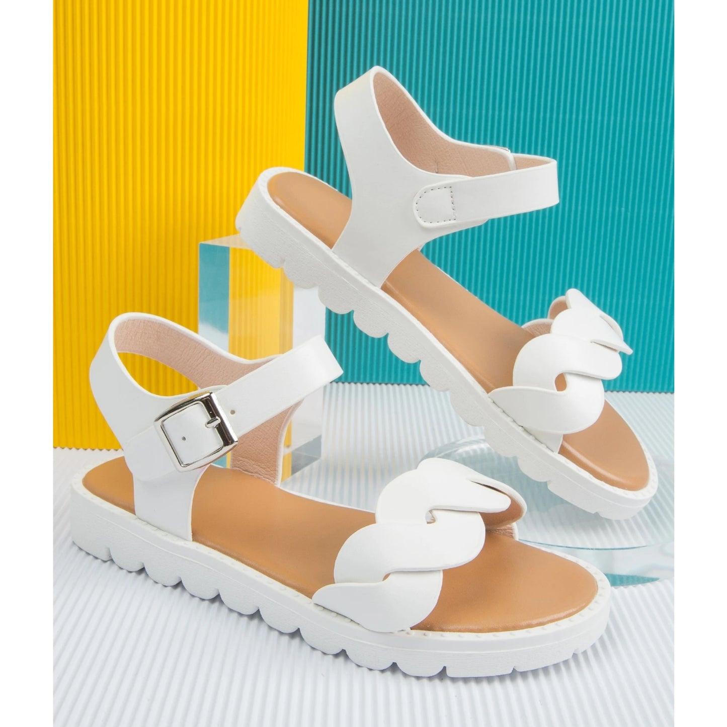 SHEIN - Anti-slip Twist Detail Buckle Décor Flat Sandals