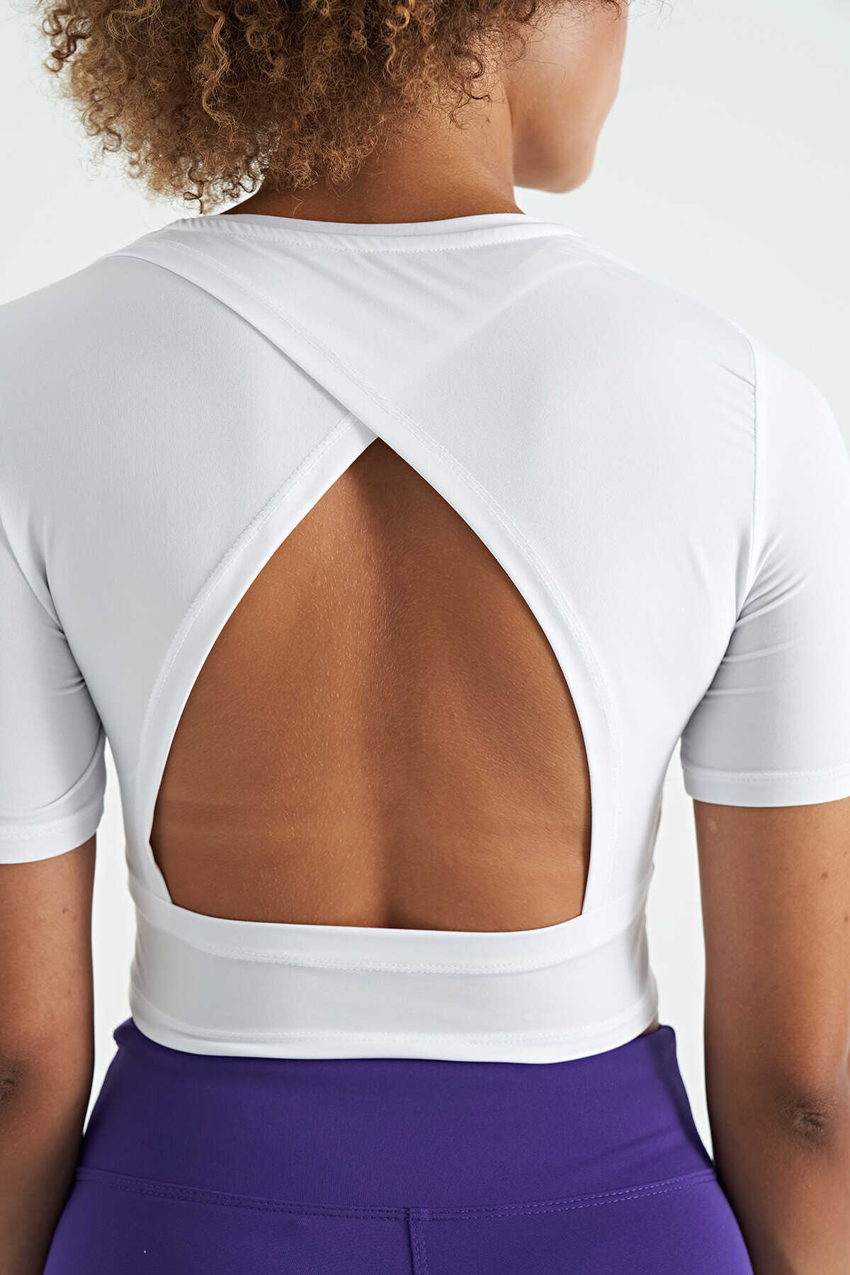 TOMMY LIFE - Standard Fit Crew Neck backless Crop top