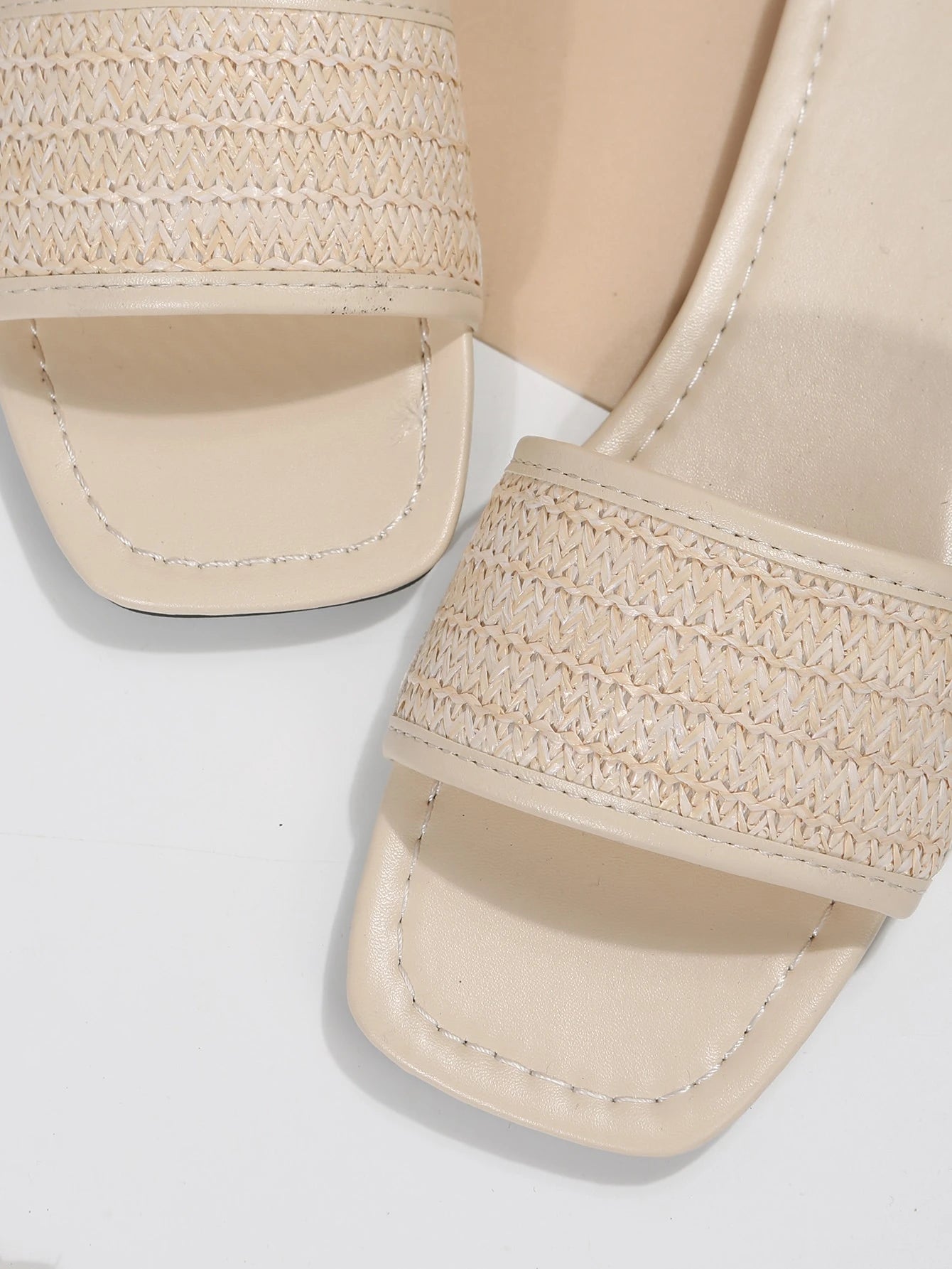 SHEIN - Generous Women Flat Slippers