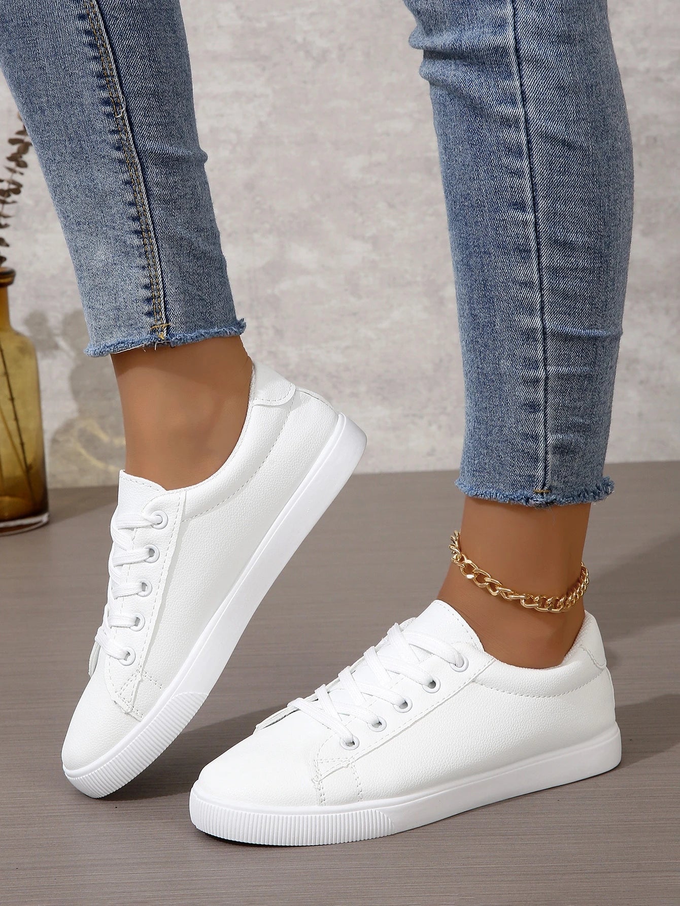SHEIN -  Solid Casual Sneakers