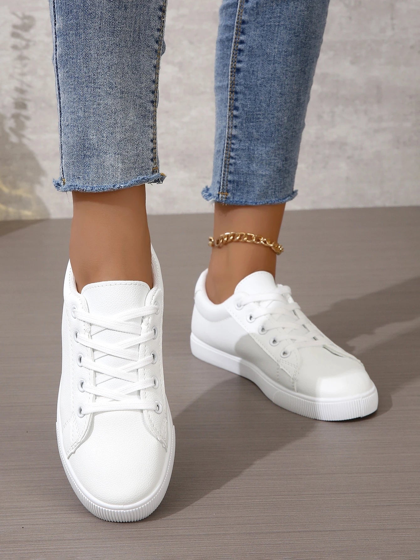 SHEIN -  Solid Casual Sneakers