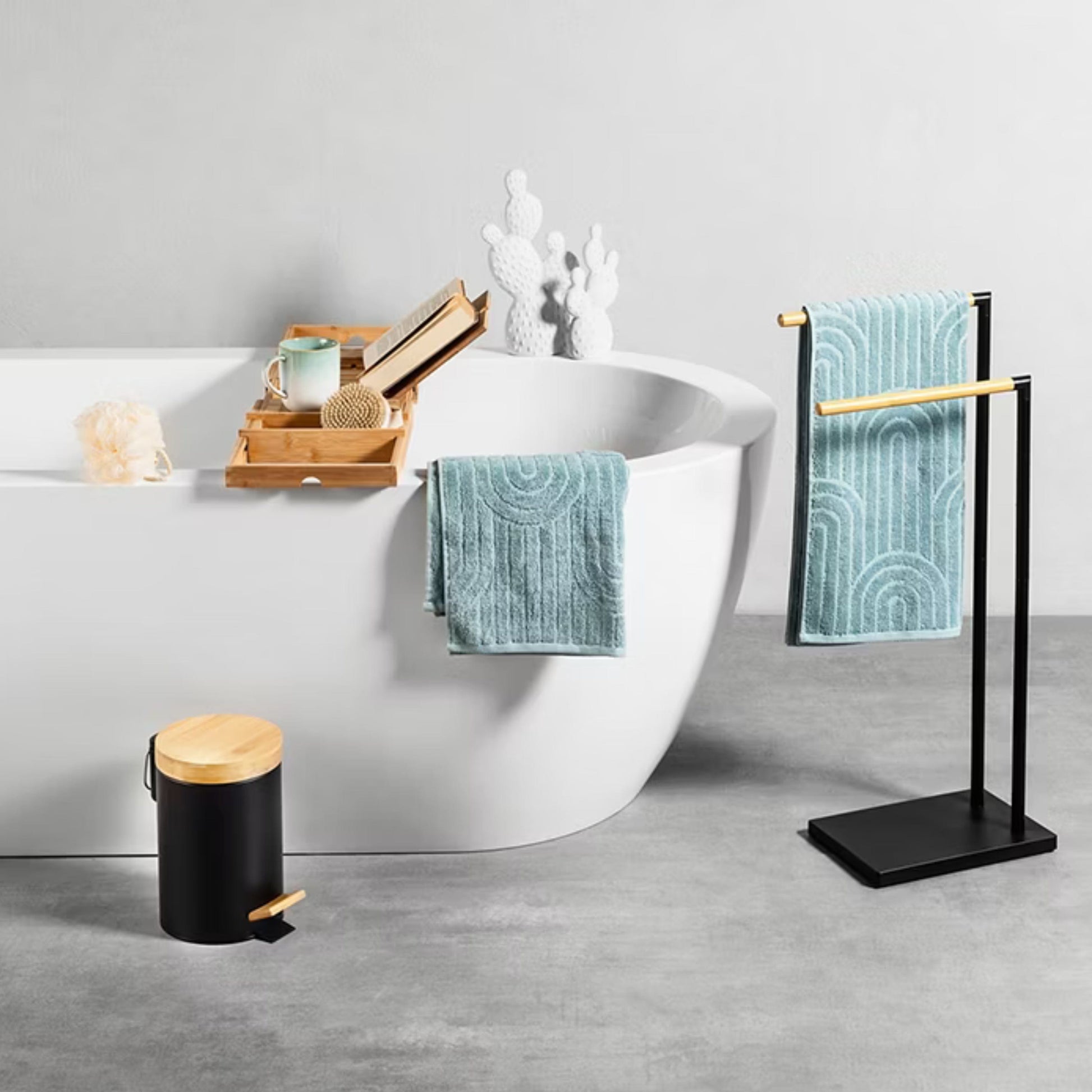BRANDS & BEYOND Bath Accessories Beige Bamboo Bathtub Bridge