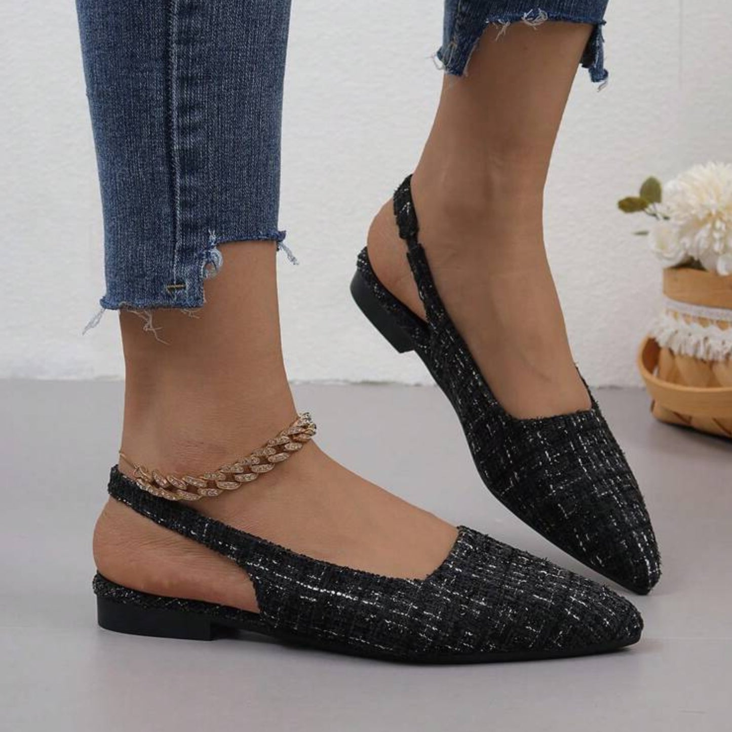 SHEIN -  Pointed-Toe  Slipper