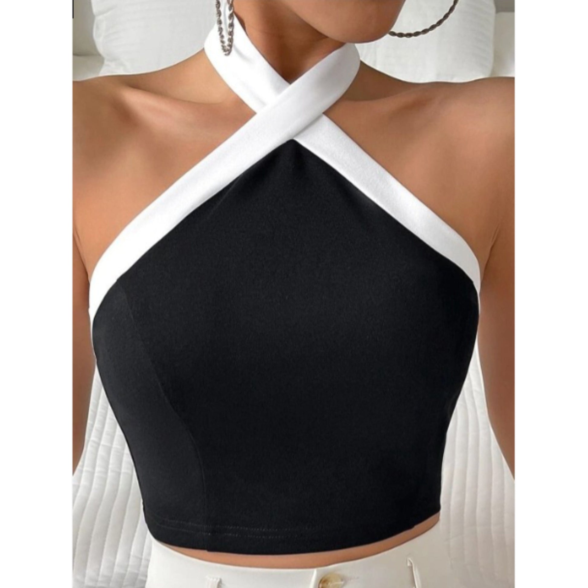 SHEIN Shein Womens Tops S / Black SHEIN - Solid Pattern Halter Neck Sleeveless Fitted Top