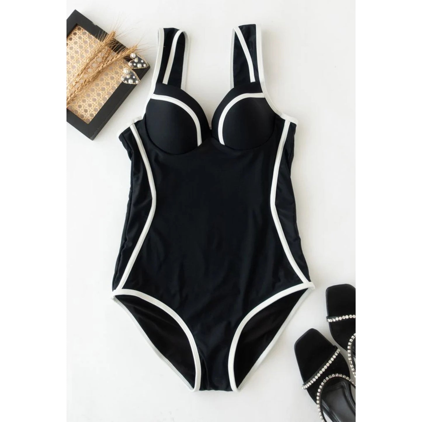 SHEIN - ontrast Line One-Piece Swimsuit