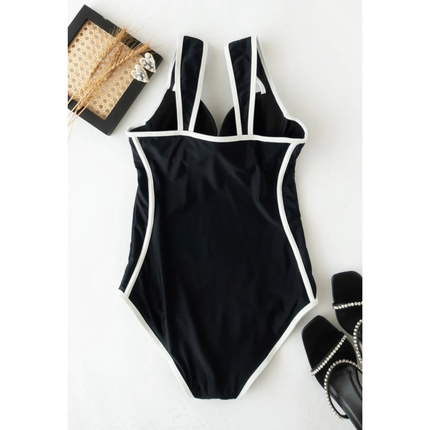 SHEIN - ontrast Line One-Piece Swimsuit